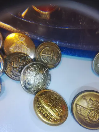 Lote botones antiguos militares y tren