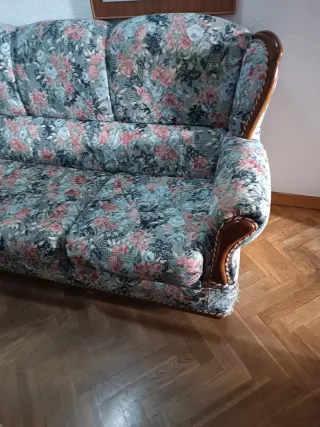 Sofá floral 3 plazas + otro de una plaza + mesa