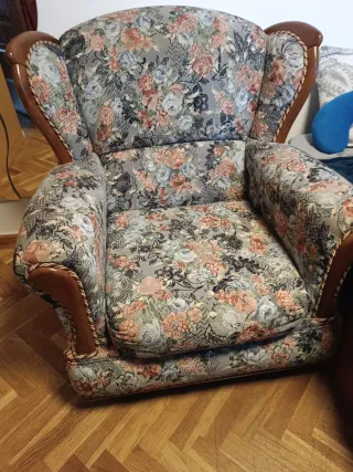 Sofá floral 3 plazas + otro de una plaza + mesa