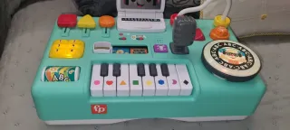Piano infantil Fisher-Price con luces y sonidos