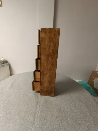 Joyero de madera tallada