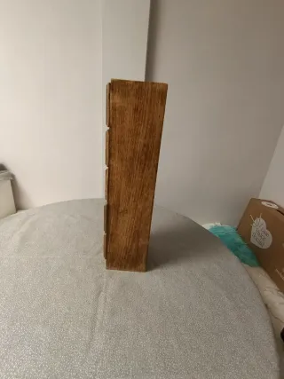 Joyero de madera tallada