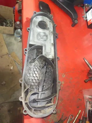 Tapa Carter variador y embrague Kymco 125