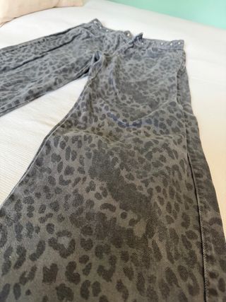 Pantalón estampado animal print talla 34