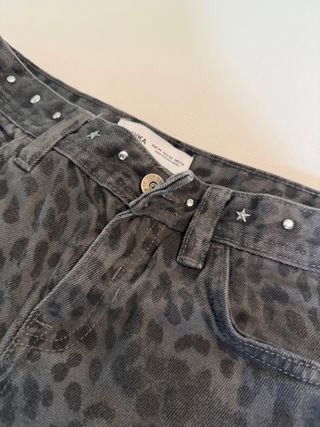 Pantalón estampado animal print talla 34