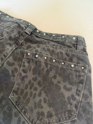 Pantalón estampado animal print talla 34