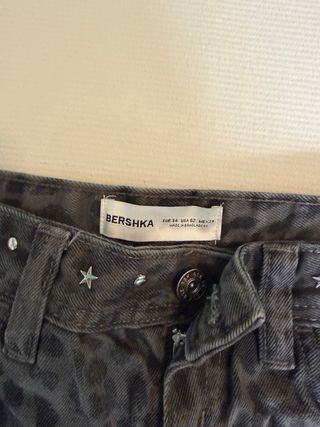 Pantalón estampado animal print talla 34