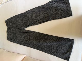 Pantalón estampado animal print talla 34