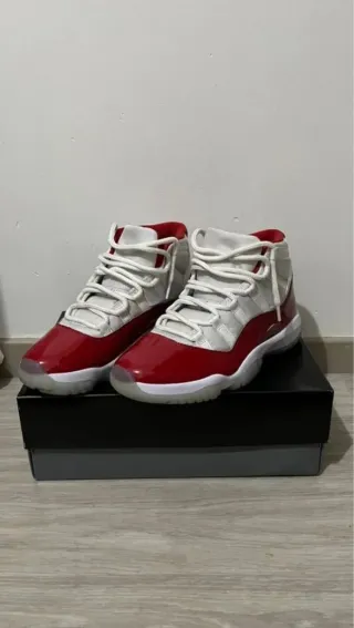 Jordan 11 Retro Rojo Blanco Talla 42