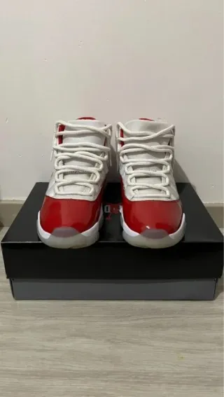 Jordan 11 Retro Rojo Blanco Talla 42