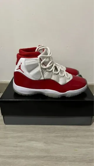 Jordan 11 Retro Rojo Blanco Talla 42