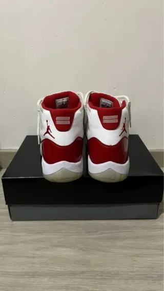 Jordan 11 Retro Rojo Blanco Talla 42