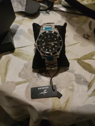 Reloj Negro de la marca ricecgo tiene su caja