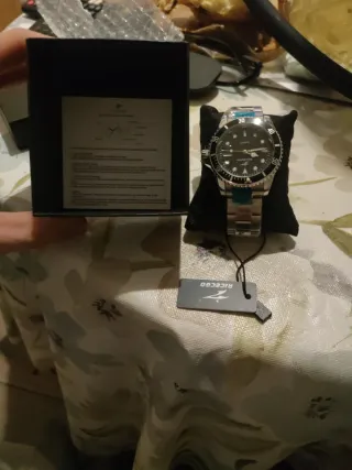 Reloj Negro de la marca ricecgo tiene su caja