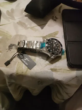 Reloj Negro de la marca ricecgo tiene su caja