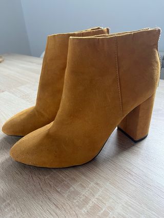 Botines Mostaza Stradivarius Talla 39