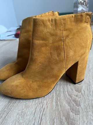 Botines Mostaza Stradivarius Talla 39