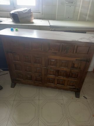 Armario de madera maciza