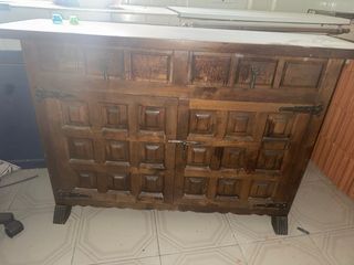 Armario de madera maciza