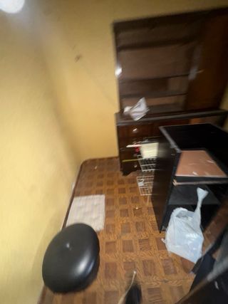 Armario de madera maciza