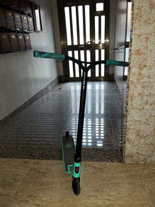 Patinete Bestial Wolf con luces LED