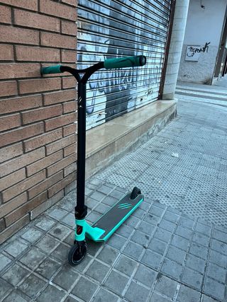 Patinete Bestial Wolf con luces LED