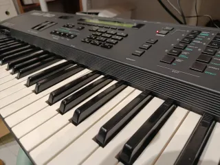 Sintetizador FM, Yamaha V50 (4 operadores)