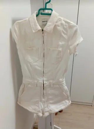 Mono vaquero Bershka blanco