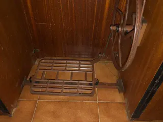 Máquina de coser Singer con mueble