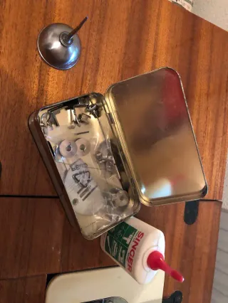 Máquina de coser Singer con mueble