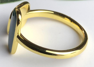 Anillo dorado ajustable con esmalte azul