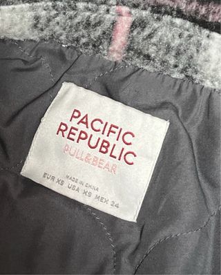 Abrigo cuadros Zara rosa y negro