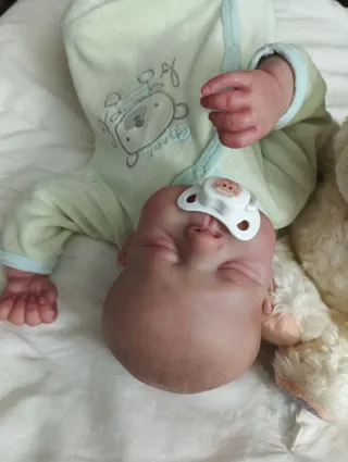 Muñeca Reborn pintada a mano con voz