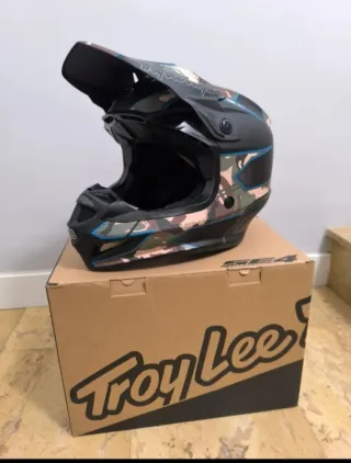 Casco Troy Lee SE4 Camuflaje