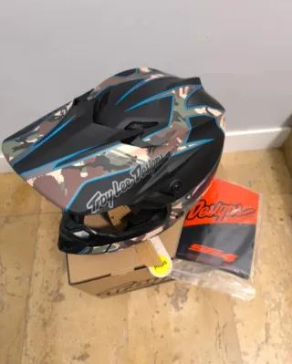 Casco Troy Lee SE4 Camuflaje