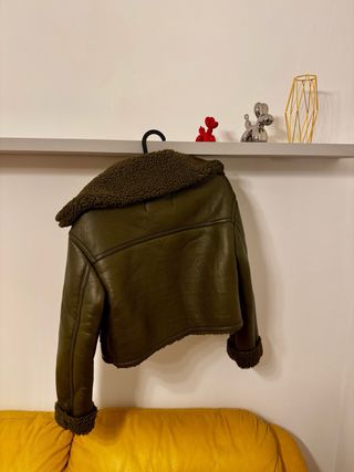 Chaqueta Bershka verde militar forrada