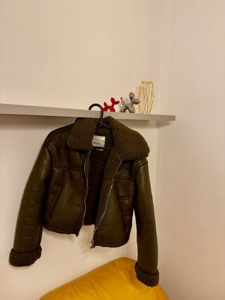 Chaqueta Bershka verde militar forrada