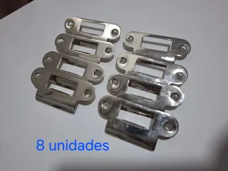 Picaportes y cerraduras plateados y dorados