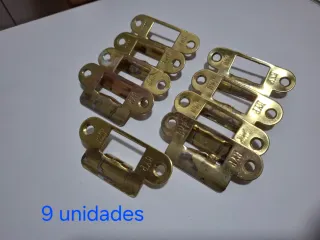 Picaportes y cerraduras plateados y dorados