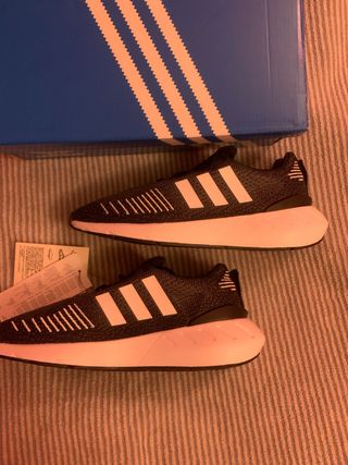 Sapatilhas Adidas Preto e Branco