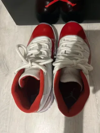 Zapatillas Jordan Talla 41 Rojas y Blancas