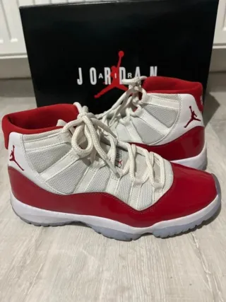Zapatillas Jordan Talla 41 Rojas y Blancas