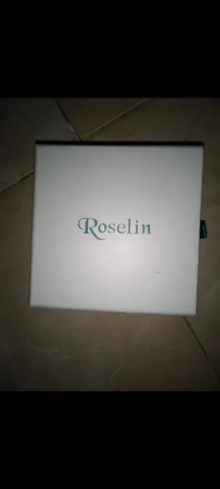 Caja Roselin