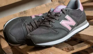 Tenis New Balance Gris y Rosa