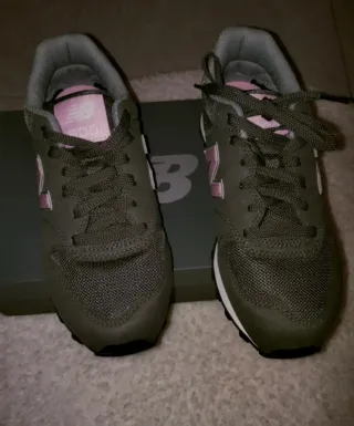 Tenis New Balance Gris y Rosa