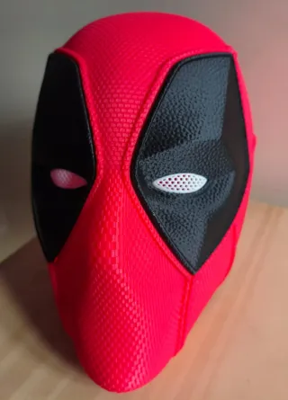 Casco Deadpool Roja y Negra3D.
