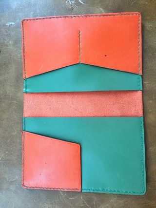 Funda Pasaporte Cuero Vintage Verde Naranja a mano