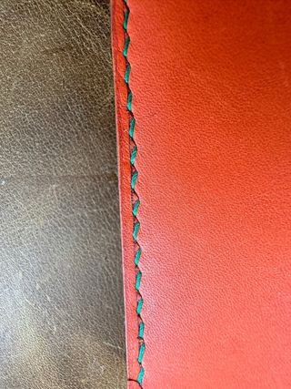 Funda Pasaporte Cuero Vintage Verde Naranja a mano