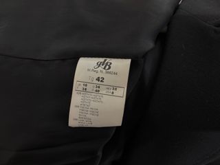 Traje de chaqueta y pantalón negro