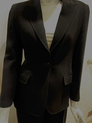 Traje de chaqueta y pantalón negro